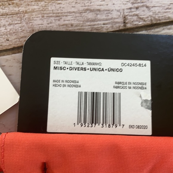 NWT - Nike Heritage Drawstring Gymsack, Color: Magic Ember - Picture 4 of 5